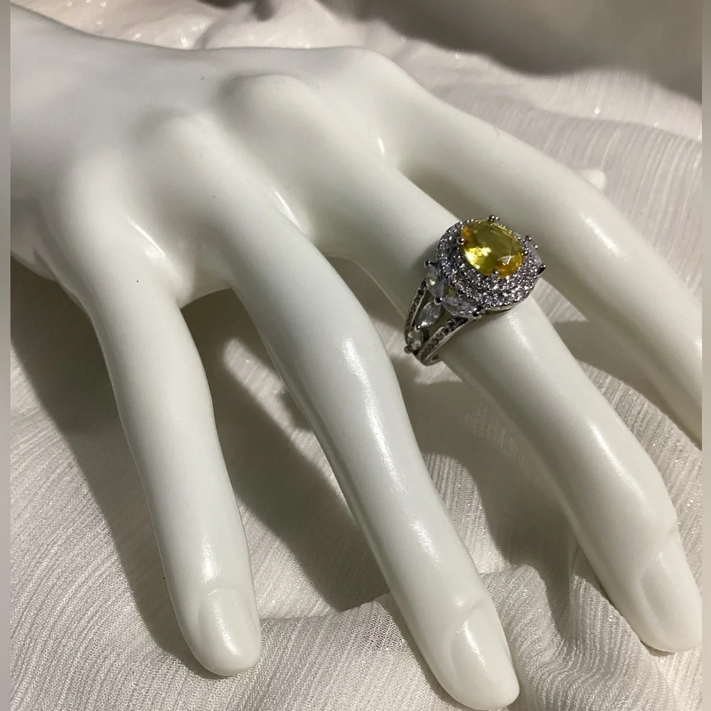 💍Lux Canary Yellow &White Cz Diamond Halo Cocktail Ring